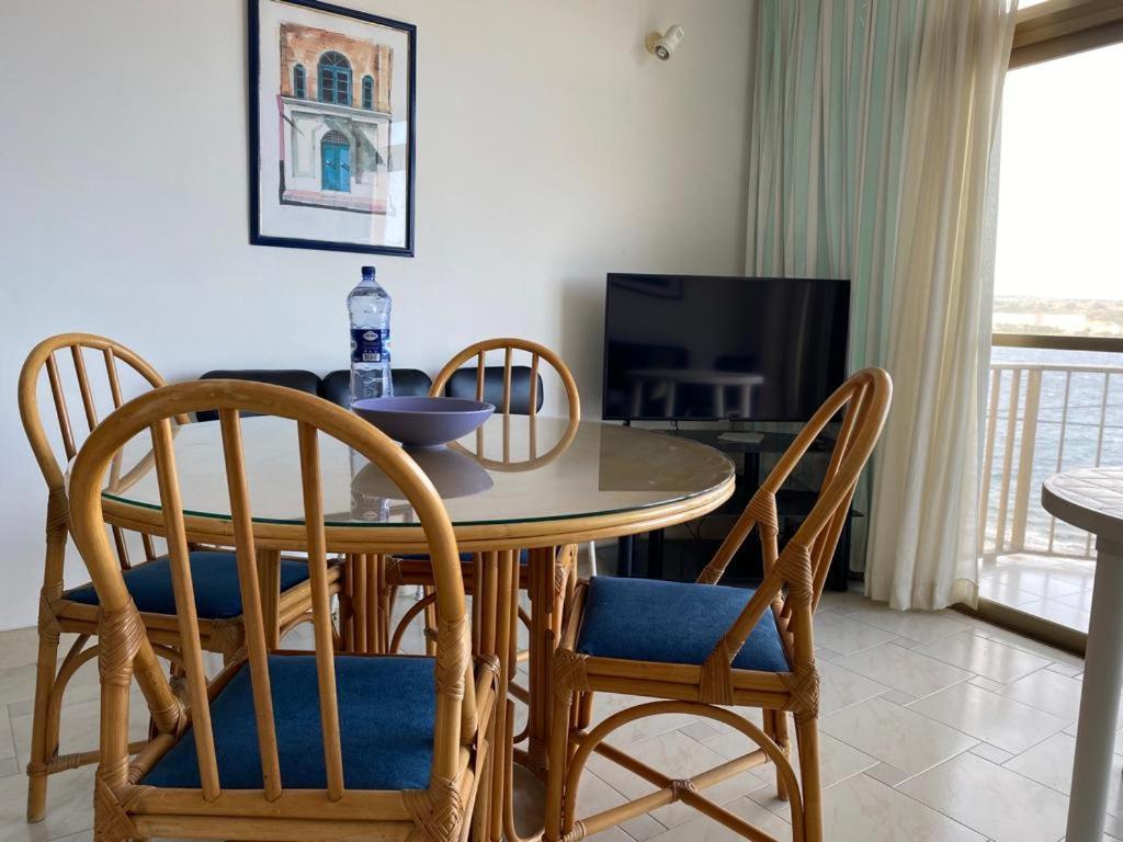 Sea Front Apartment At Mellieha Bay, Malta! Bagian luar foto
